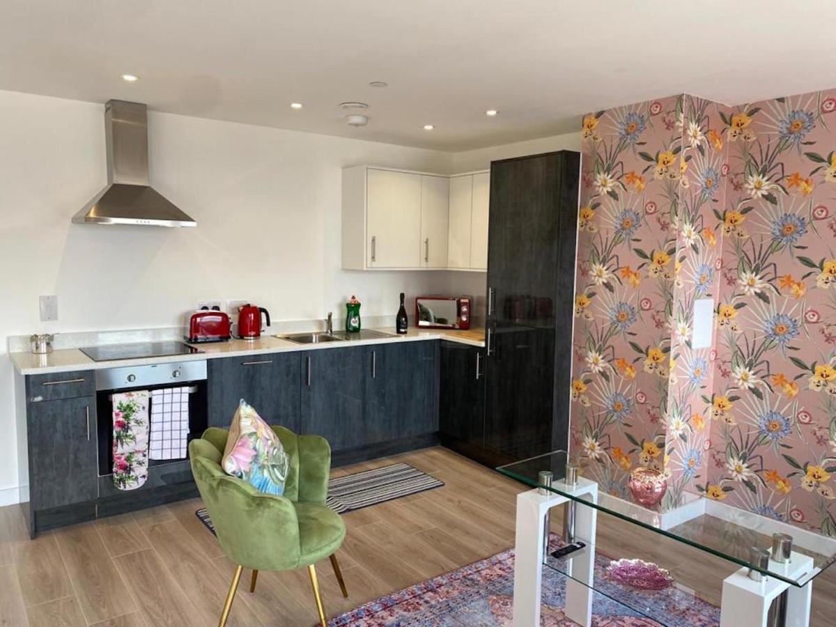 Central Newly Built 2 Bed Duplex Penthouse With Free On-Site Gated Parking, Lift Access, Self Check-In, Super Fast Wifi, Two Cathedral View Terraces & Sleeps 6 Peterborough Exterior foto